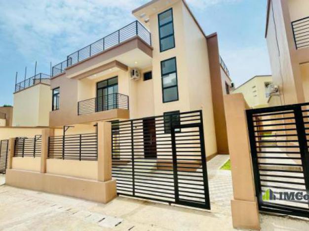 House - Neighborhood Pigeon