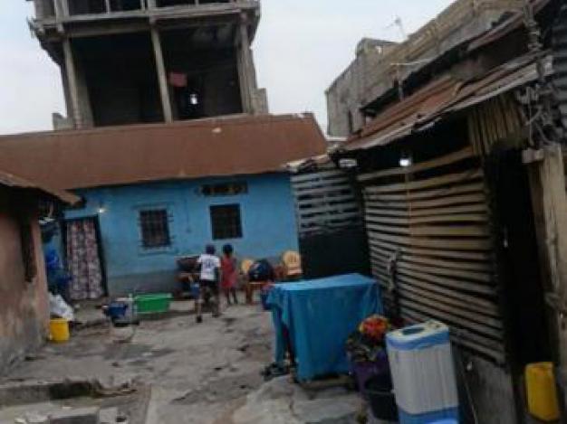 Parcelle - Barumbu (réf. Kabinda Kasaï sur l'asphalte)