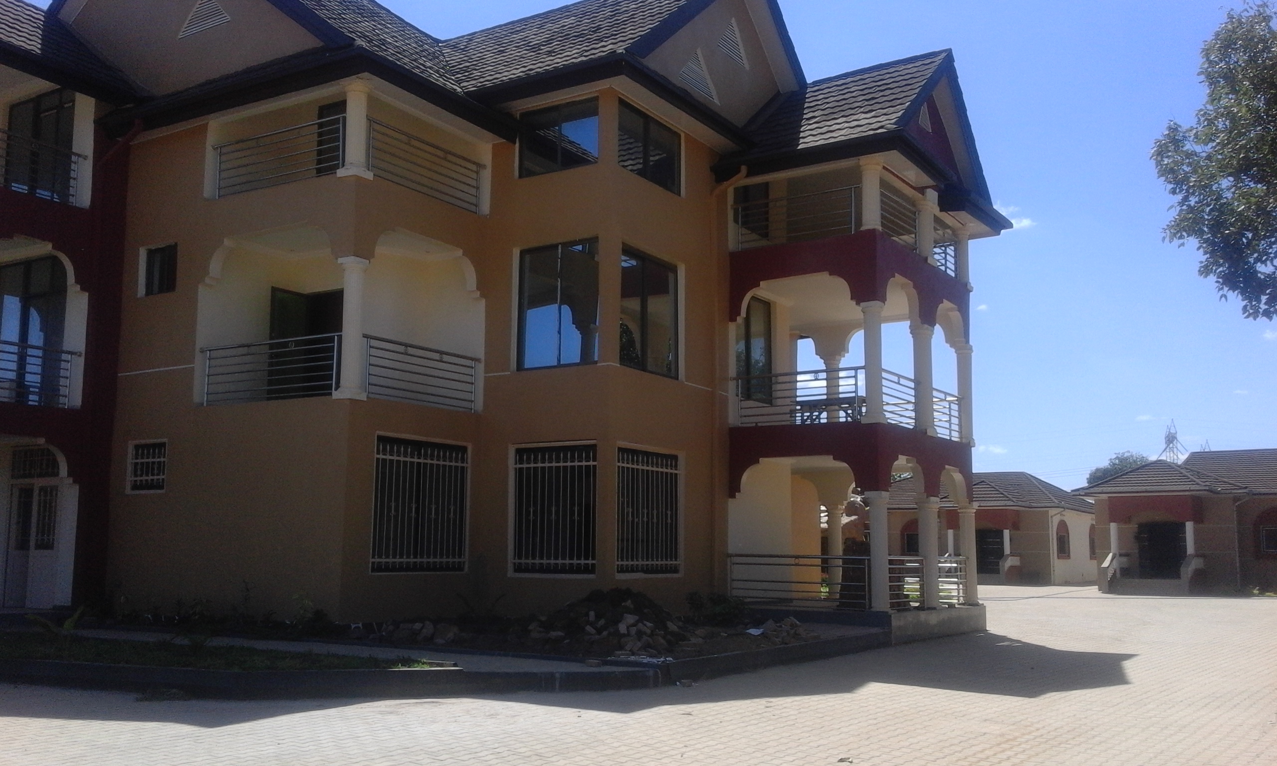 Linda Lodge II real estate complex