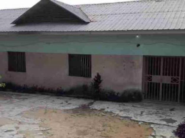 Maison - Quartier Ma Campagne (Ref : Eglise kamanda)