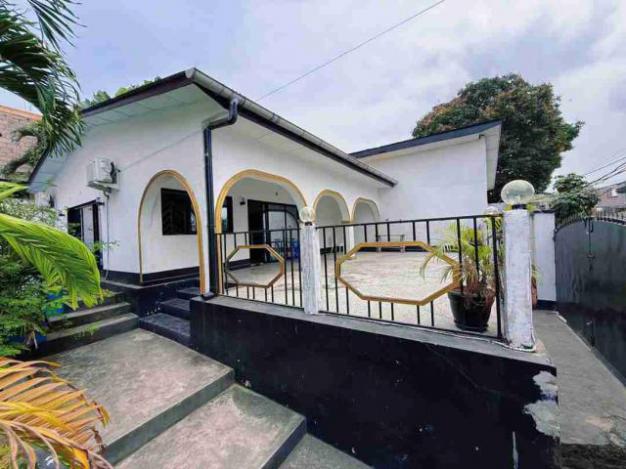 Maison - Quartier Ma Campagne (Ref: Place commerciale)