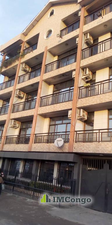 A vendre Immeuble - A 150 m Du Rond Point Kimpwanza Kinshasa Kasa-Vubu