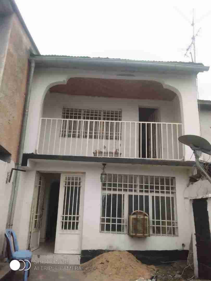 For rent Maison- Quartier Adoula  Kinshasa Bandalungwa
