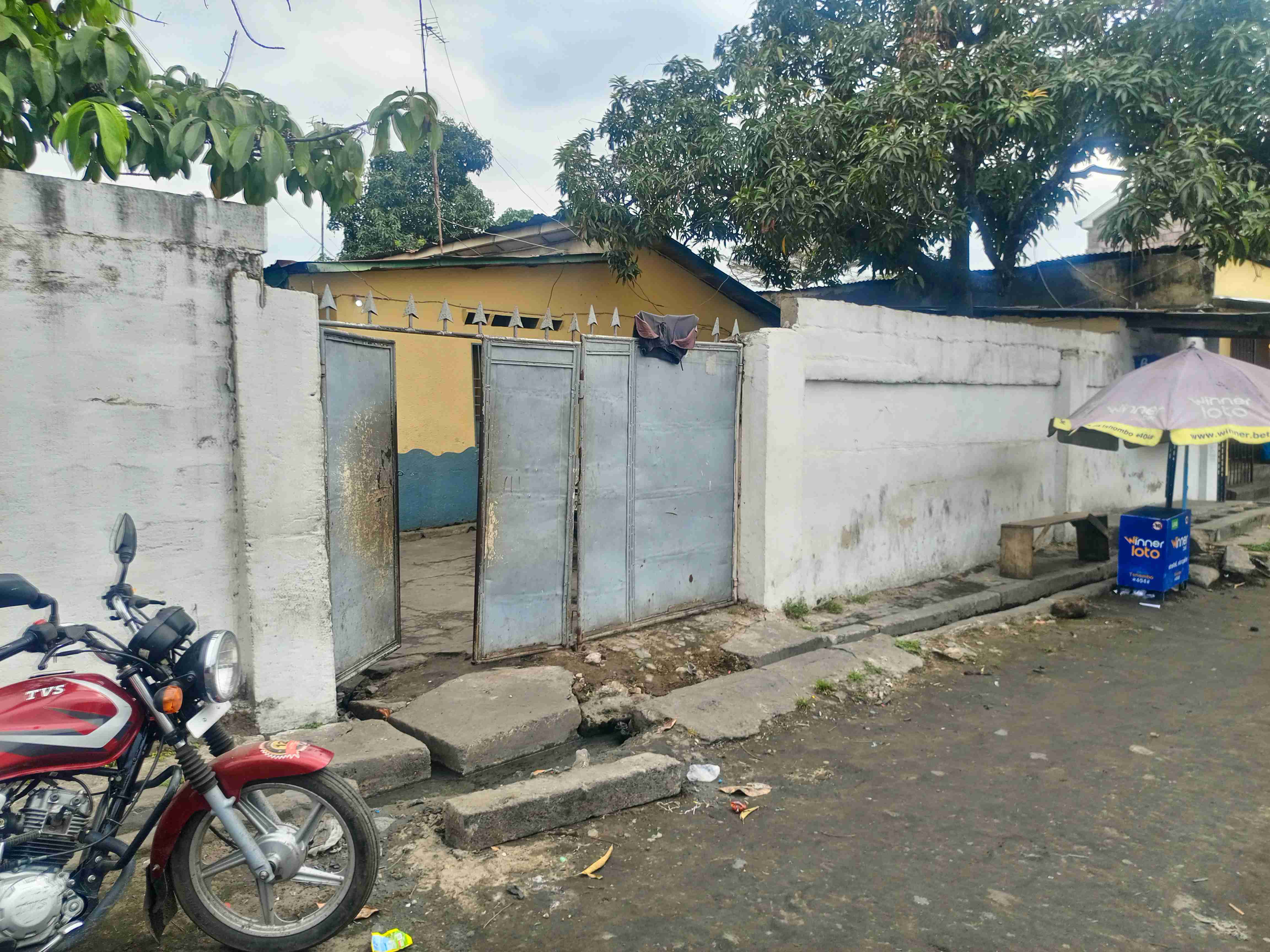 A vendre Maison - Lemba Terminus. Réf/ Arrêt abeti Kinshasa Lemba
