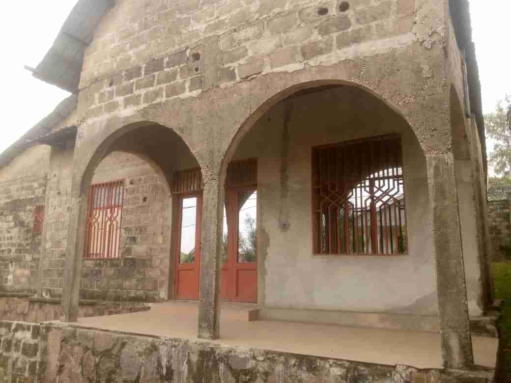 A vendre Maison - Quartier Bianda Kinshasa Mont-Ngafula
