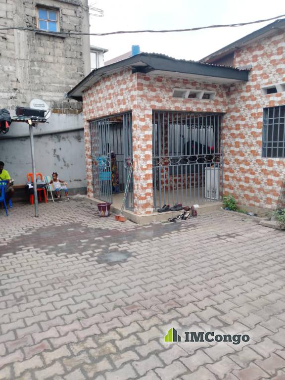For Sale House - Neighborhood Yolo-Sud (Ref: kapela before mopono) Kinshasa Kalamu