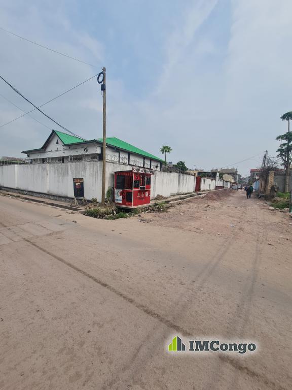 For Sale House - Kitambo (Ref : Moni Shop) Kinshasa Kintambo