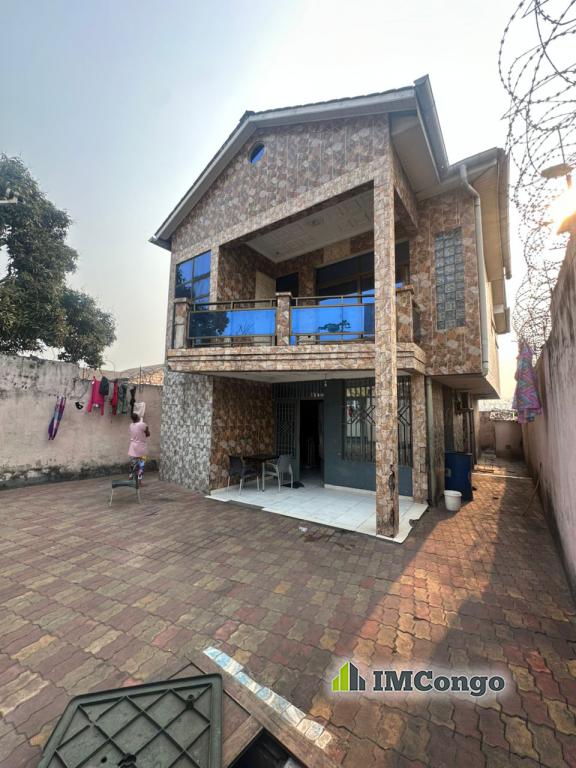 A vendre Parcelle - Quartier salongo (Ref: École sacré cœur) Kinshasa Lemba