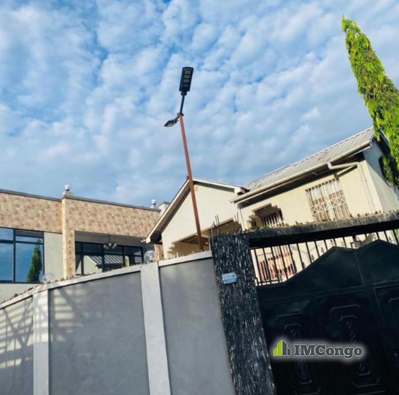 Yaku uzisha Nyumba - Mtaa mbudi Kinshasa Mont-Ngafula