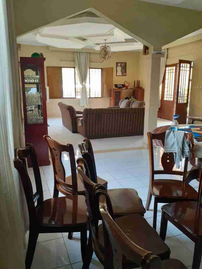 A louer Maison - Quartier magasin (Ref: Hotel malebo) Kinshasa Kintambo