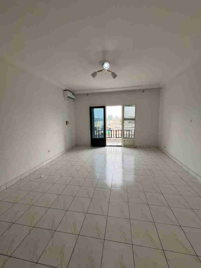 Yaku panga Nyumba - Mtaa Golf Kinshasa Gombe