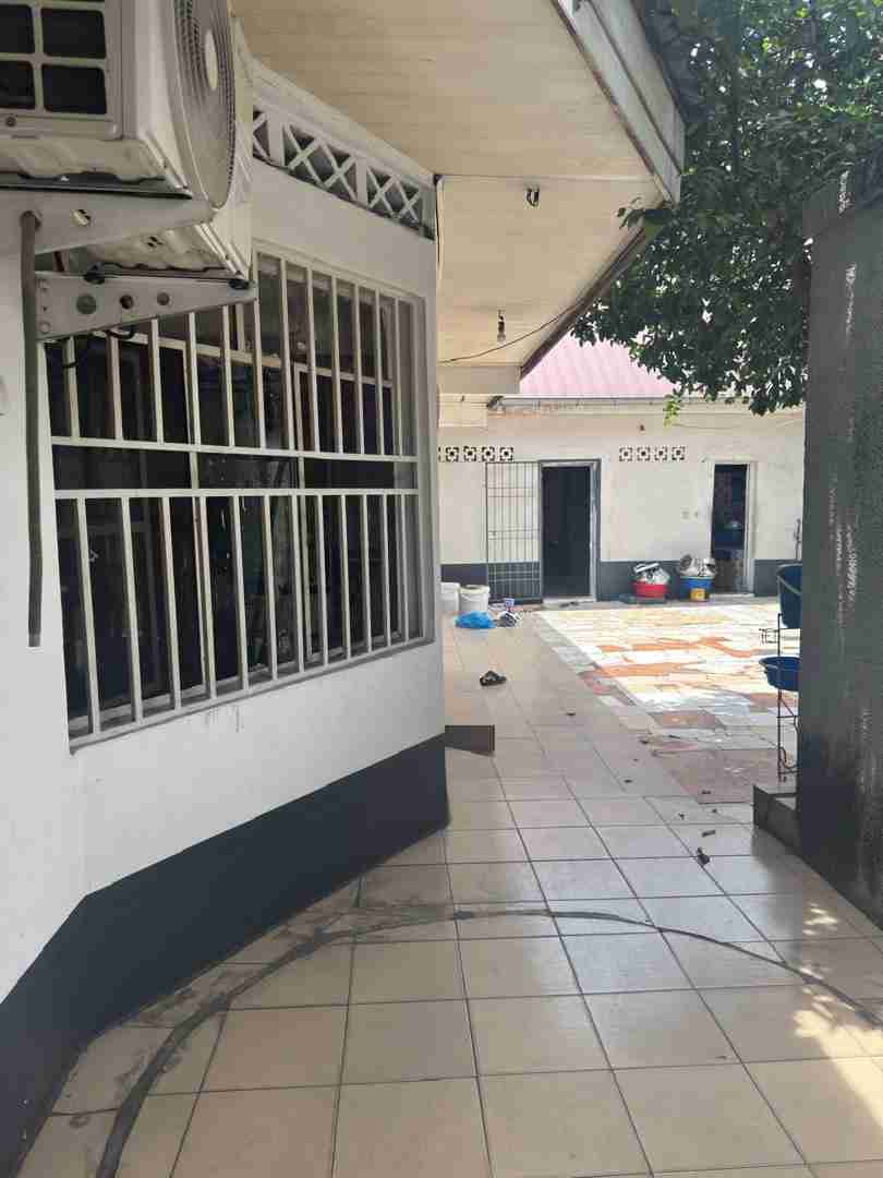 Yaku uzisha Nyumba - Mtaa Matonge Kinshasa Kalamu