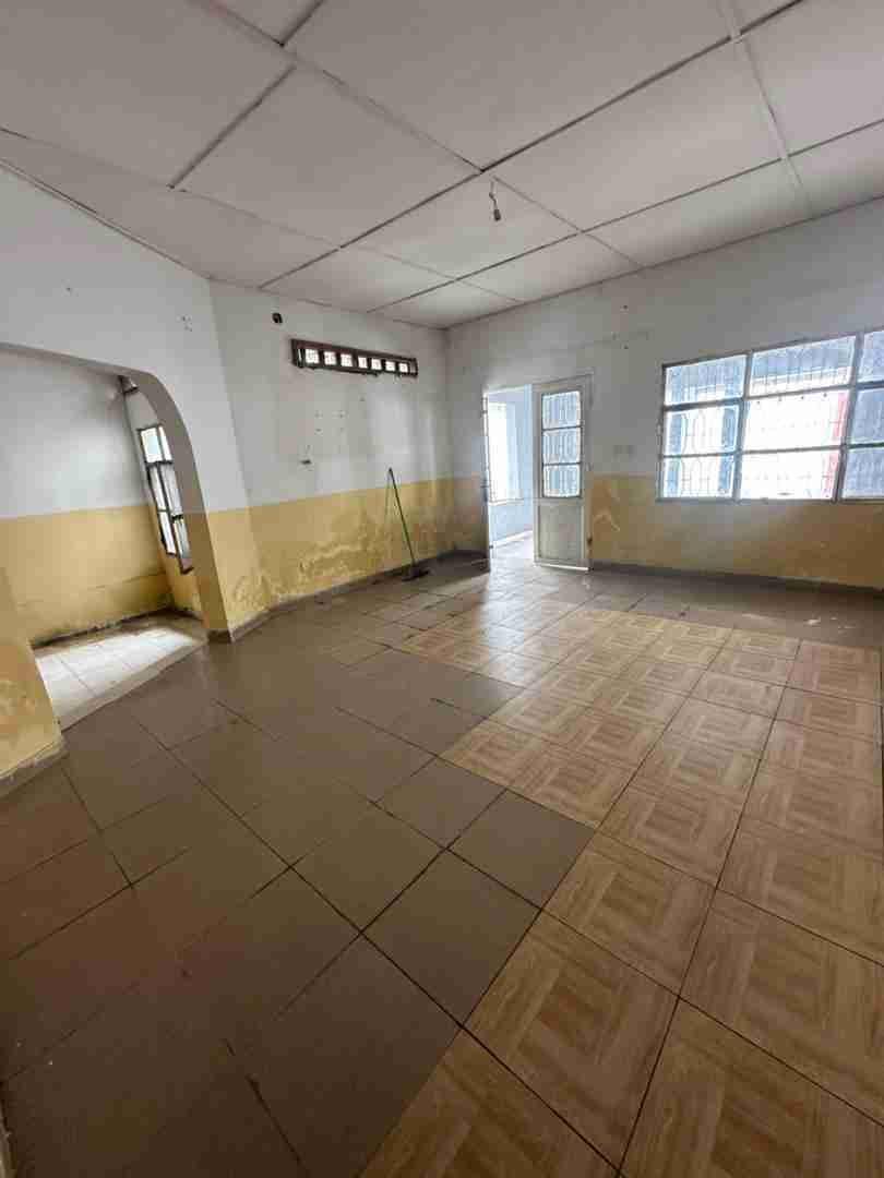 A louer Maison - Quartier industriel (Direction bobozo) Kinshasa Limete