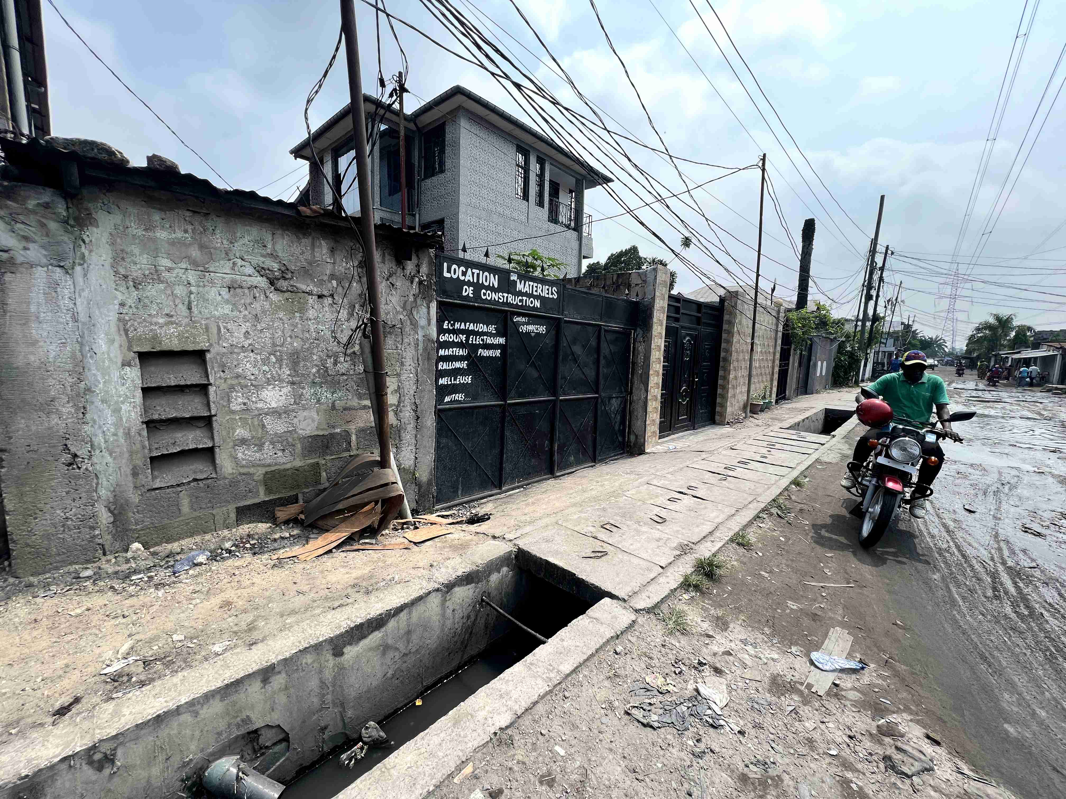 Yaku uzisha Nyumba - Mtaa Industriel Kinshasa Limete