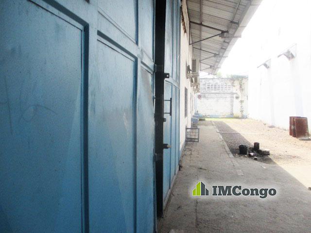 A louer Entrepôt - Quartier Kingabwa (à 2 pas de Poids lourds)  Kinshasa Limete